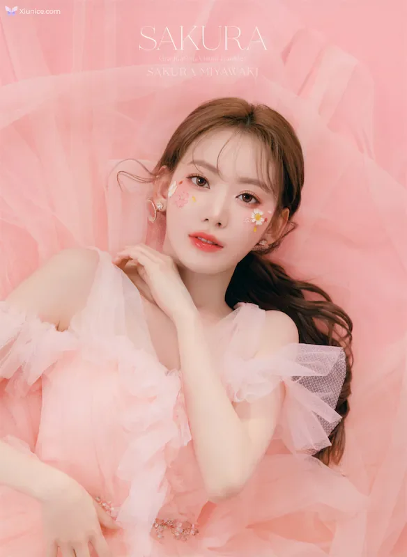 Sakura Miyawaki �m�|�D�� - Graduation Visual Booklet 85P